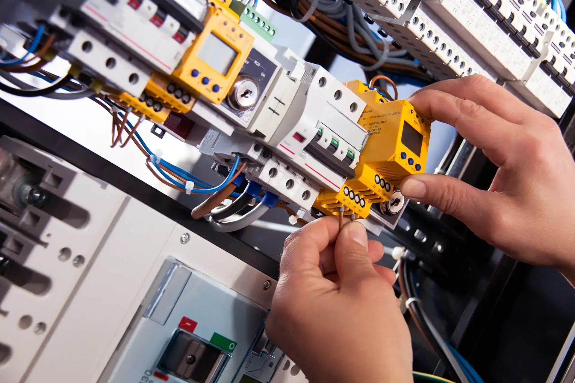 Certified electricians in Northolt